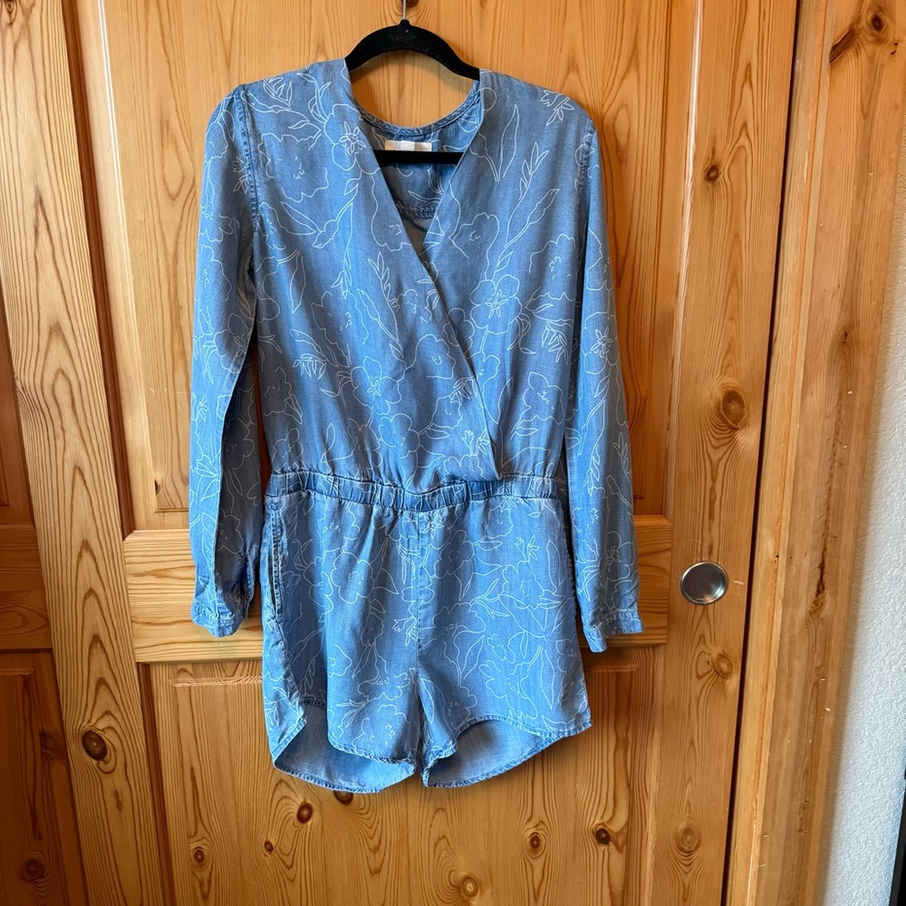 Cloth and Stone Romper Blue Chambray Floral Print Shorts Tab Sleeves Size M